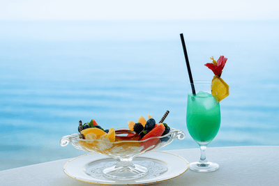 ▲夏季限定で「プリンアラモード」と「ブルーハワイ」を提供