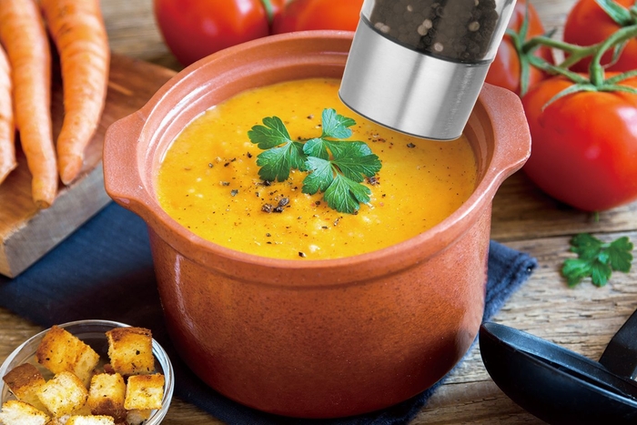 煮込み料理などの調理中に片手で楽々グラインドできます!