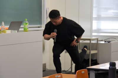 手軽にできる筋トレを実演