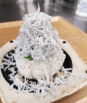 ぶっかけしらすおにぎり