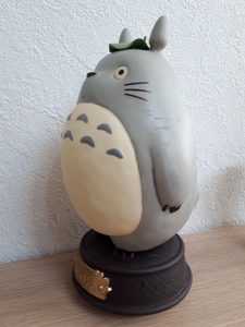 このなんとも言えない表情に。癒やされます。