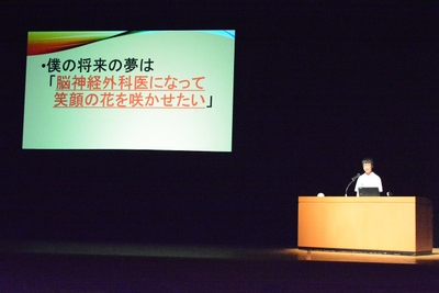 of3AeGNGIJsOZrUASLkU.jpg?w=940&h=940