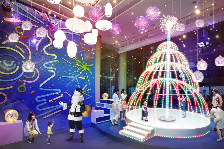 【リゾナーレ熱海】人が中に入れる花火モチーフのツリーやサンタが登場する「花火クリスマス」開催 ～花火が打ち上がる様子を表現したパフェも提供～｜期間：2022年12月1日～25日