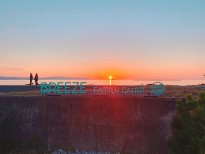 鏡ケ浦は夕陽の名所。美しい夕陽鑑賞も