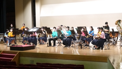 ozGEmWr4VZh1PuzufiNb.jpg?w=940&h=940