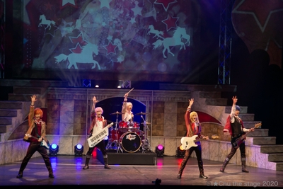 ozO0em024PWwmzO7dgYY.jpg?w=940&h=940