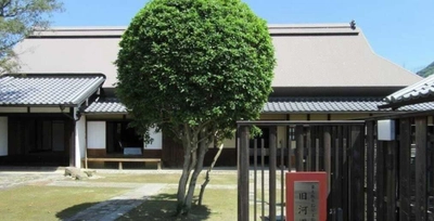 東大阪市指定文化財「旧河澄家」で七夕まつりイベントを開催　子供たちと学生が一緒に七夕飾りを作成