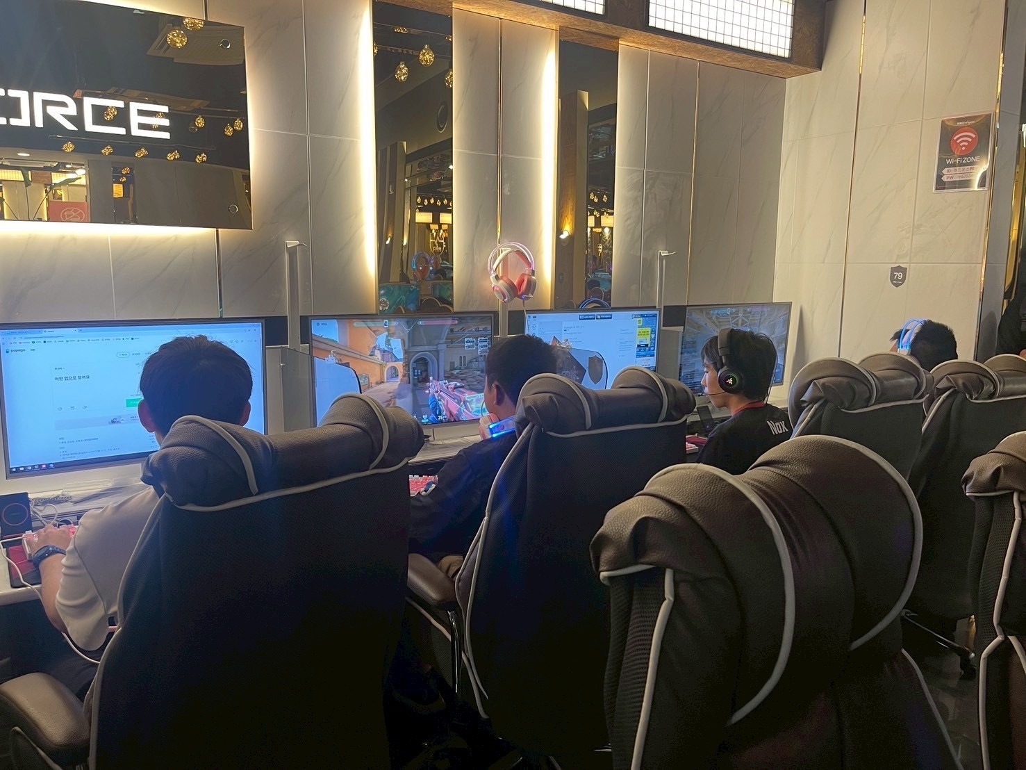 韓国青少年e-sports施設体験の様子