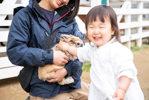 ▲ウサギと写真撮影タイム