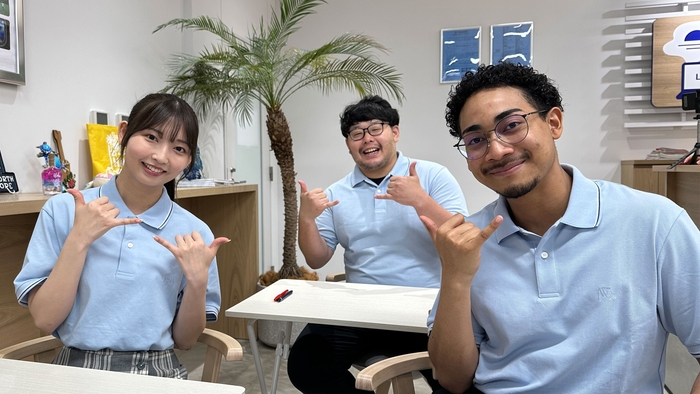 (左から)水映、天雷プラム・ケンガク、大形美優