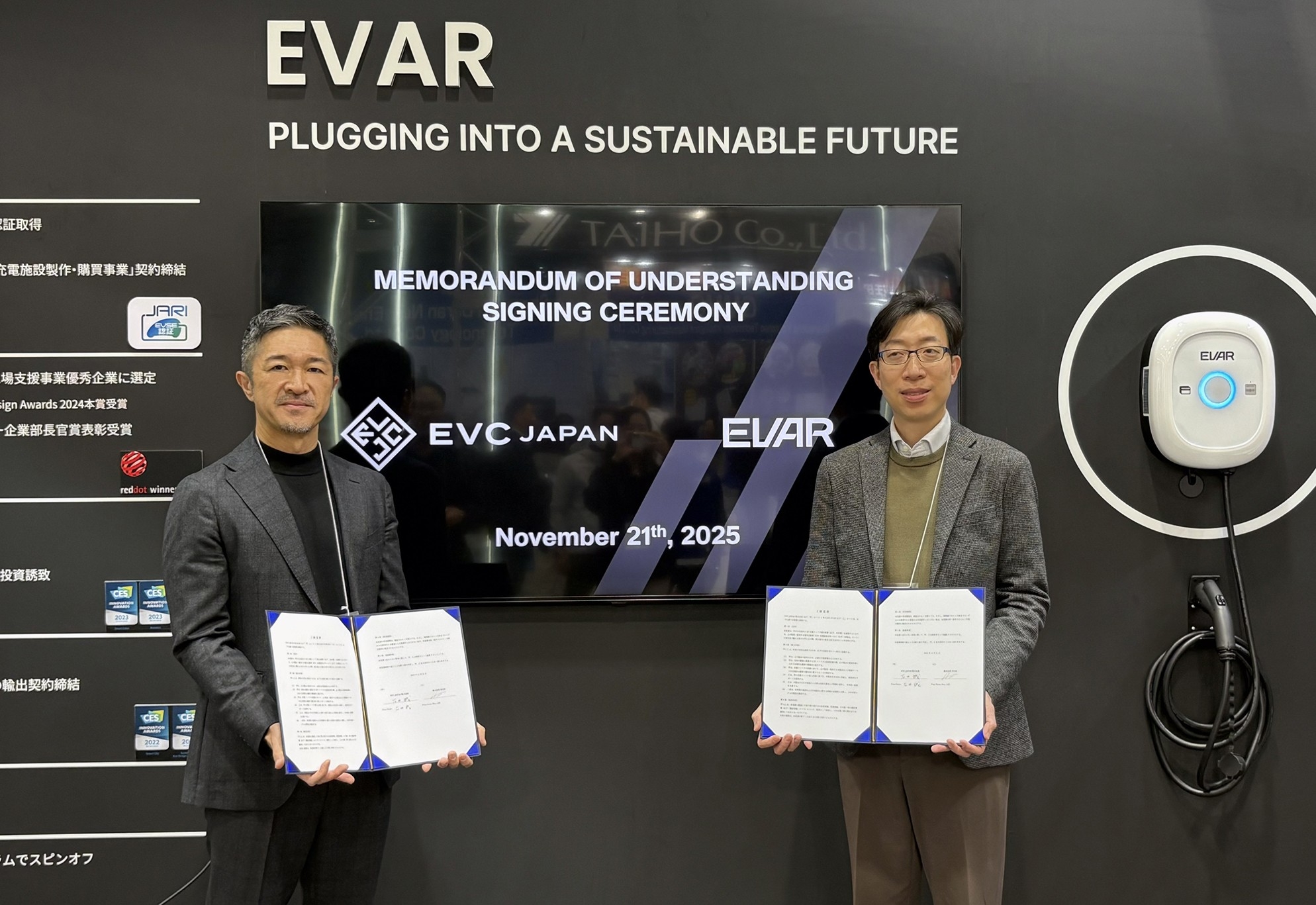 (左)EVC JAPAN株式会社 COO:石井誠 (右)EVAR社 Chief Executive Officer(CEO):Lee HUN