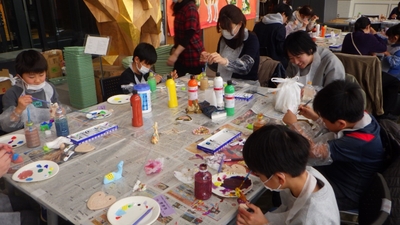 写真２　ワークショップ体験中