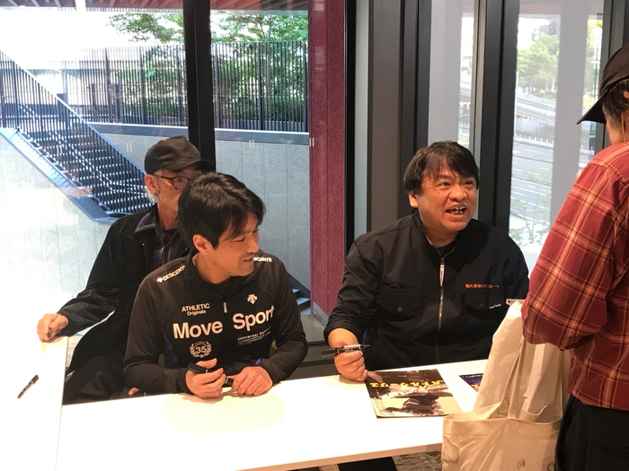 扇町キネマ、サイン会1日目　大東賢監督と西山大介助監督