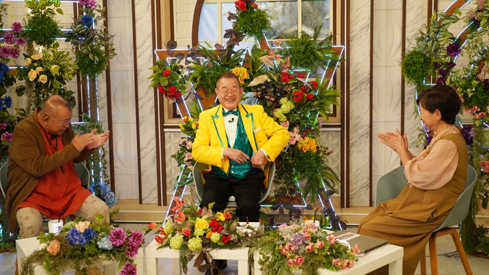 拍手を促す!?マギーさん