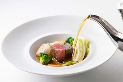 鳥取和牛オレイン55のコンソメ　鳥取のテロワール野菜のポトフ仕立て