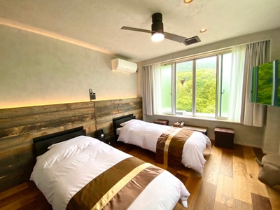 筑波山の緑を眺める高級感あふれるゲストルーム