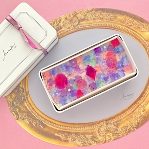 オリジナル缶に紫陽花色のリボンをかけてお届けする