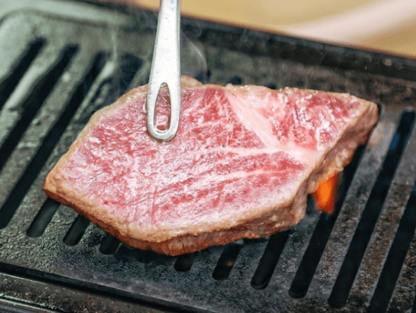 出町柳駅から徒歩9分!焼肉とワインのお店『A4黒毛和牛熟成肉焼肉 Yakiniku221』の情報を駅近ドットコムで公開