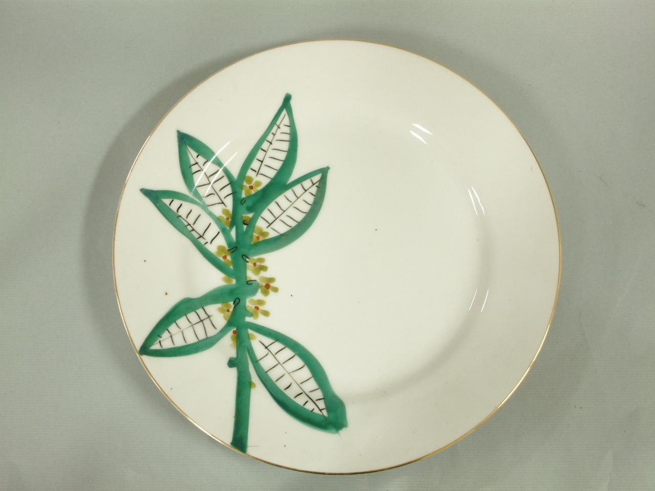 日本陶磁振興会(デザイン・描画=日根野作三)「色絵皿」