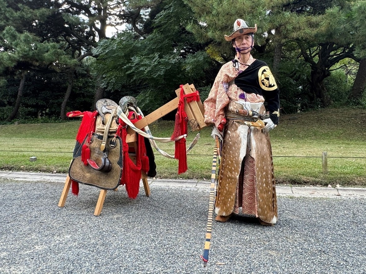流鏑馬装束の展示(※ 一般社団法人日本古式弓馬術協会 提供)
