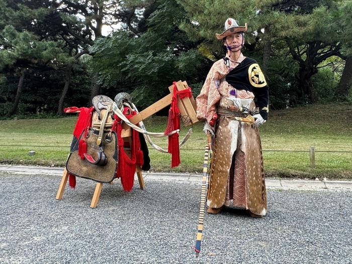 流鏑馬装束の展示(※ 一般社団法人日本古式弓馬術協会 提供)