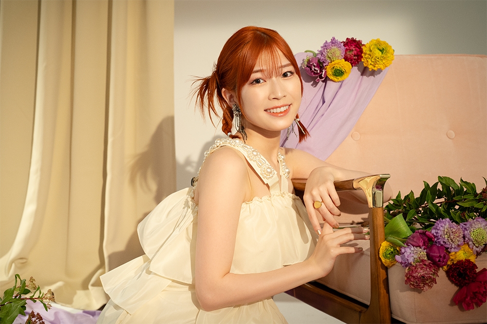 青山吉能、新ビジュアルを公開!新曲「Flowery」が今夜放送FM802「802 Palette」にて初オンエア!
