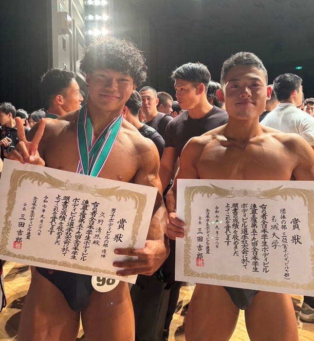 久野選手(左)と松沢選手