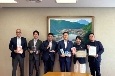 熊本・天草出身の2社、トイメディカルとふく成が天草市長へ受賞を報告