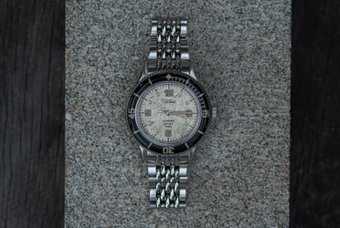 隕石に注ぐ、太陽光発電の200Mダイバーズウォッチ - スイス腕時計「テクネ」最新作