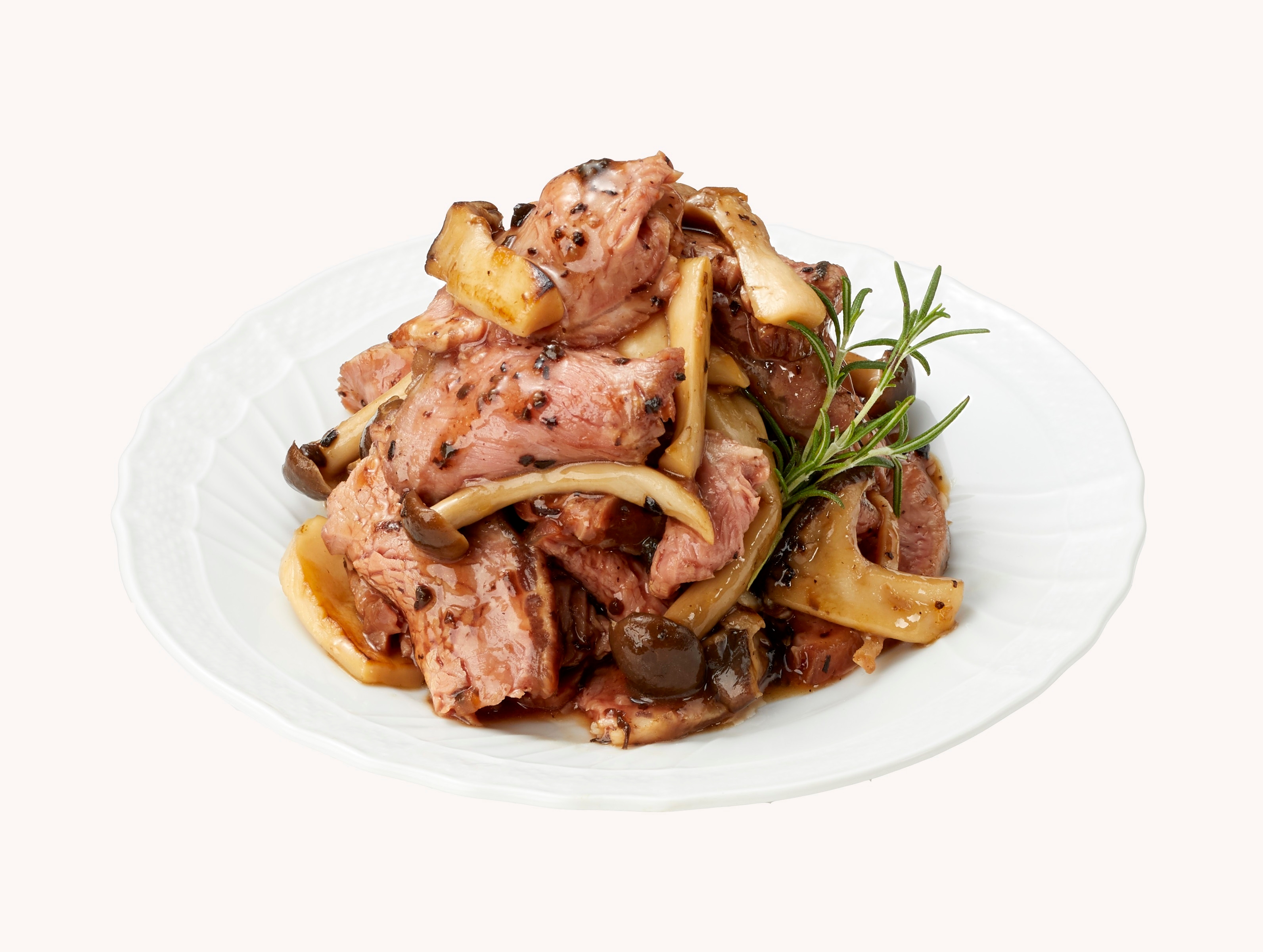 <エクリュ>黒トリュフソース使用ローストビーフ きのことトリュフのソース