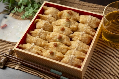 写真：一口いなりとわさび梅の二種セット