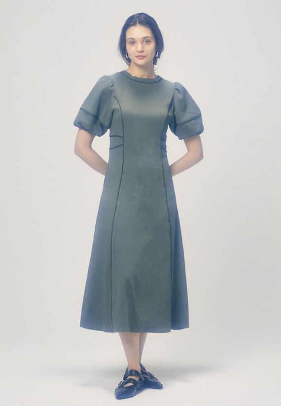 THE PIPING PUFF SLEEVE DRESS ¥ 16,500 (税込)