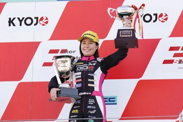 ポール・トゥ・ウィンで今季4勝目を挙げた斎藤愛未が 自身初のシリーズチャンピオンに輝く