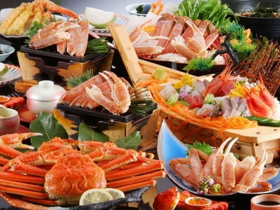 カニ刺し、焼ガニ、カニすき鍋まで。最初から最後までかに尽くし。