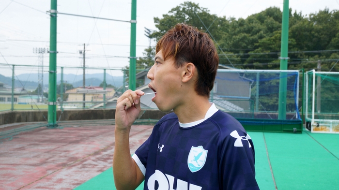 実際に、遺伝子検査をする様子(BlueSticks SHIGA 主将:福居陸希選手)