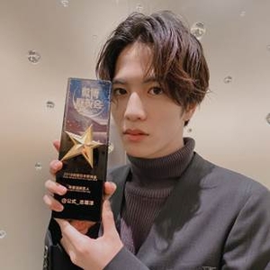 q0tvHm90RvGT9WCLFEsV.jpg?w=940&h=940