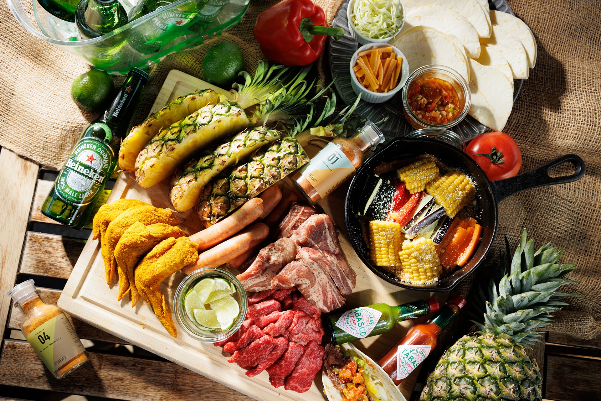 【BBQ&Co】炭火で焼き上げた骨付き肉と夏野菜、スパイシーなチョリソーが織りなす、夏限定メニュー「Rico Rico BBQ」を6月1日から販売開始!