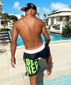 q2B1oB9zsCuHdVgooB7V.jpg?w=940&h=940