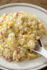 夫が作りたいのはチャーハンなどの「名のある料理」。覚えてほしいポイントをしぼったレシピで紹介。