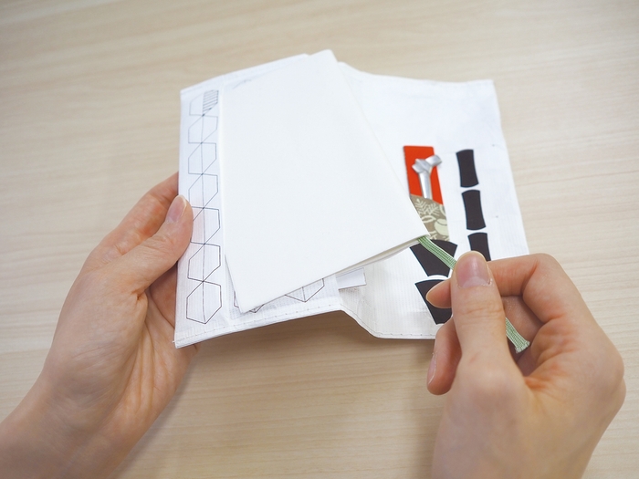 【リプラグ】『懐紙入れ 多包み 茶道』 しおり紐が付いており、懐紙の取り出しが簡単です