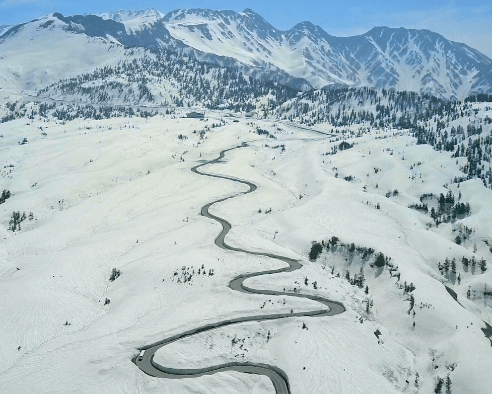 標高2,450m・室堂までの一本道