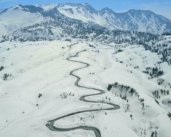 標高2,450m・室堂までの一本道