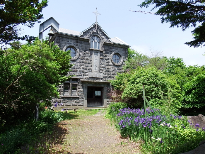 初夏の有珠バチラー夫妻記念聖堂