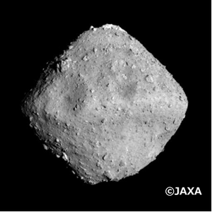 図1 はやぶさ2探査機が撮影した 小惑星リュウグウ