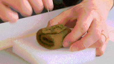 羊毛フェルトを刺し固める