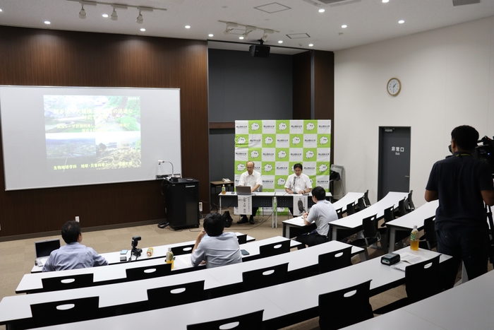 研究成果は記者会見の形で発表されました