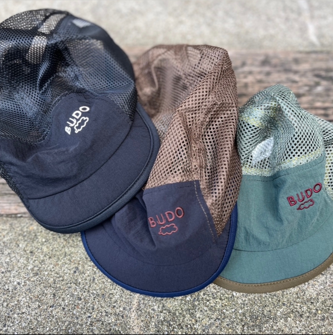 3.<SOFT BRIM MESH CAP>