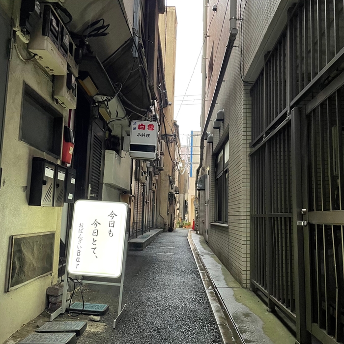 小道に佇みます