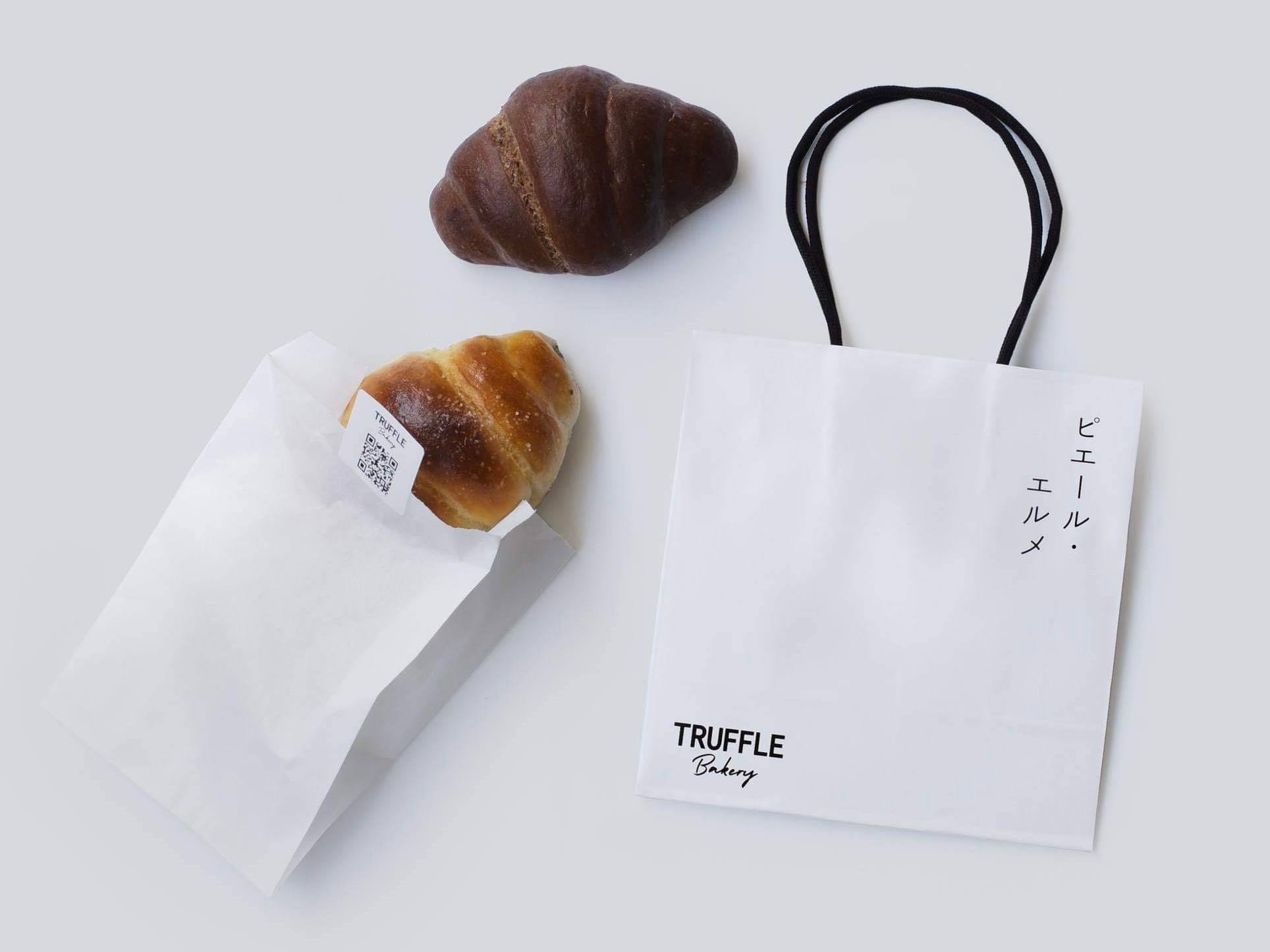 『TruffleBAKERY』✕『Made in ピエール・エルメ』 「白トリュフの塩パン」と限定の「チョコレートの塩パン」を発売