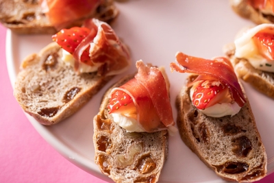 qcjJm1kCq6U7ZAE0gLlN.jpg?w=940&h=940